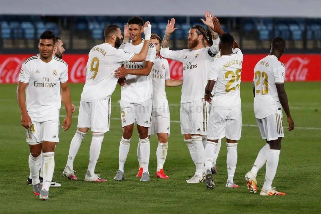 塞斯科结束11场球荒，梅开二度难救曼联