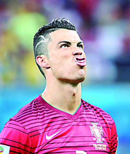 [NBA]詹姆斯突破送助攻 海斯空中接力砸进