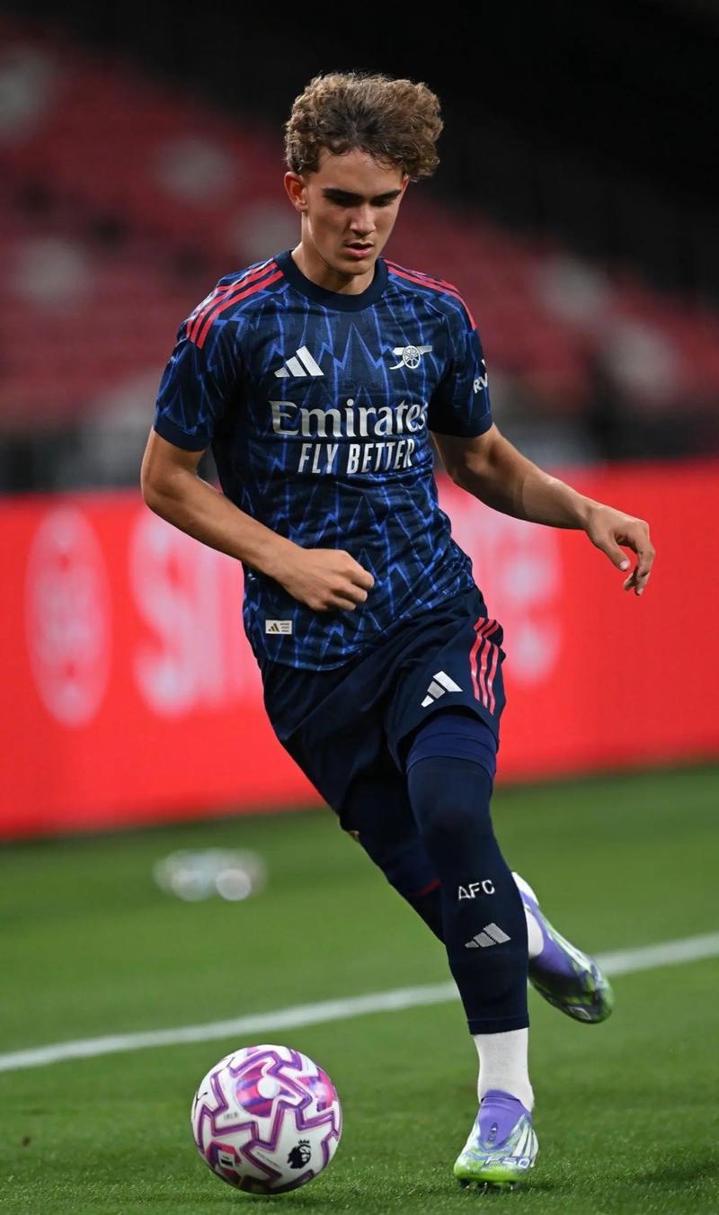 一躯双形《第五人格》演绎之星系列奇珍时装“噩梦”-海德先生上线！