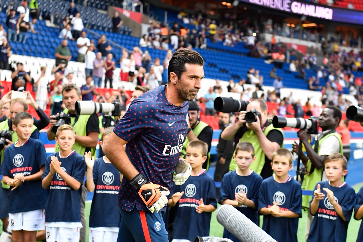 三分绝杀定胜局，布克全能爆发，杰伦格林赛后激动相拥