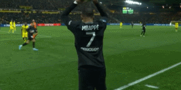 绝杀球无价之宝！37岁库里又成勇士顶梁柱，砍31+7+7轻取扬尼斯